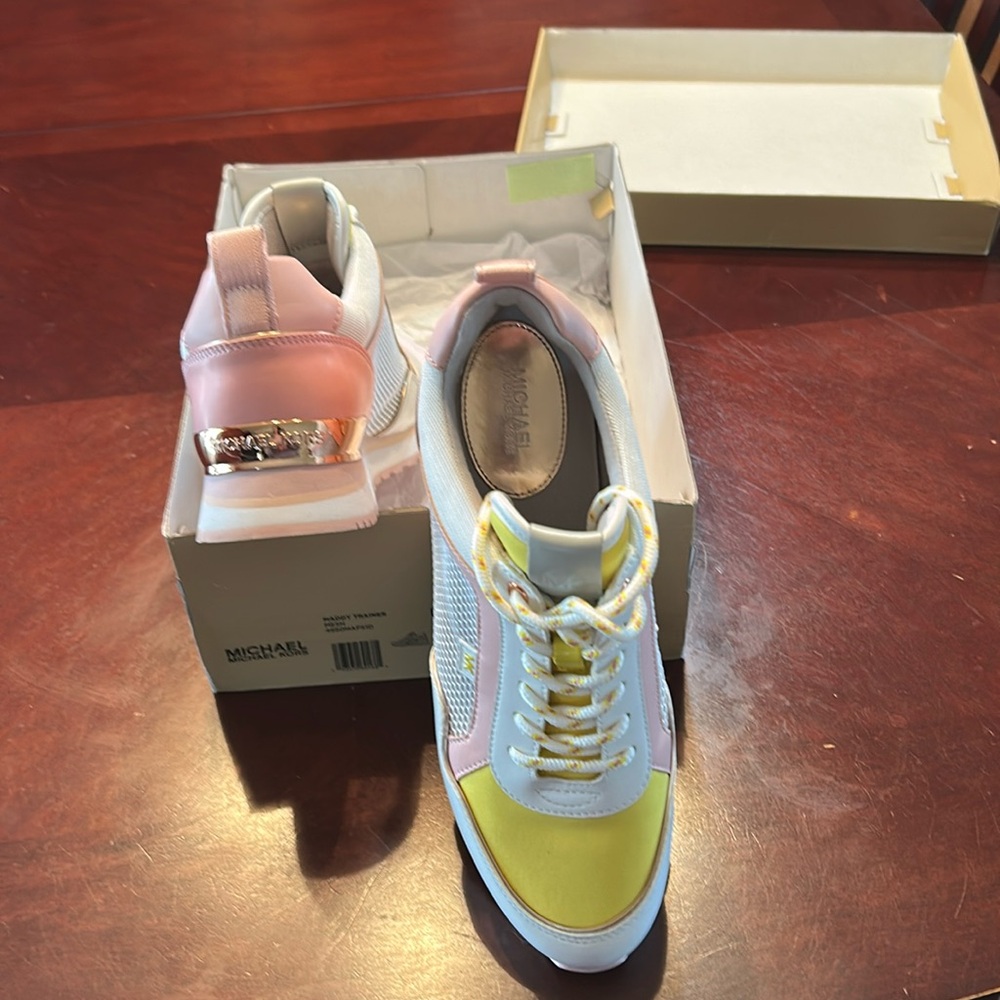 Like new MK tennis shoes
